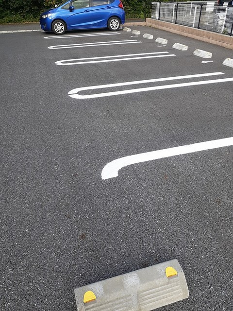 アールブリーゼAの駐車場