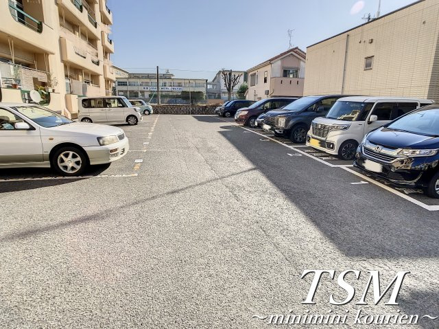 芳栄ハイツの駐車場|敷地内駐輪場