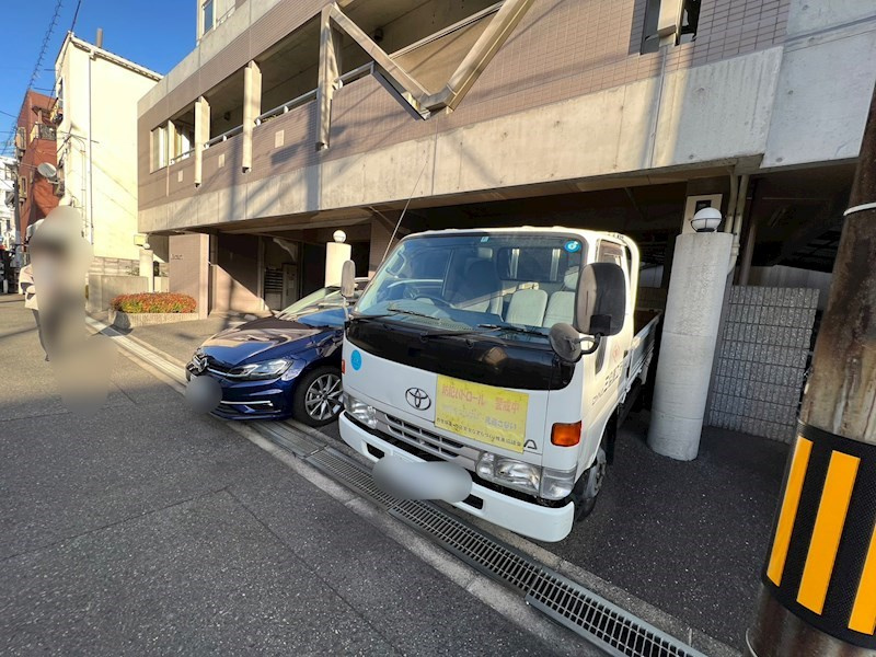 大阪市西区九条南３丁目の賃貸マンションの駐車場|駐車場があるので、車を買う予定の方も安心です