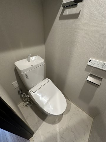 コンシェリア目黒本町 ＴＨＥ ＲＥＳＩＤＥＮＣＥのトイレ|シンプルで使いやすいトイレです