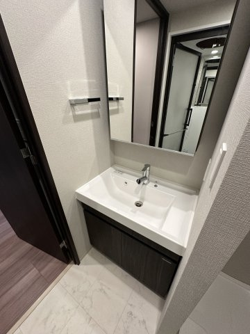 コンシェリア目黒本町 ＴＨＥ ＲＥＳＩＤＥＮＣＥの洗面所|脱衣スペースもあります