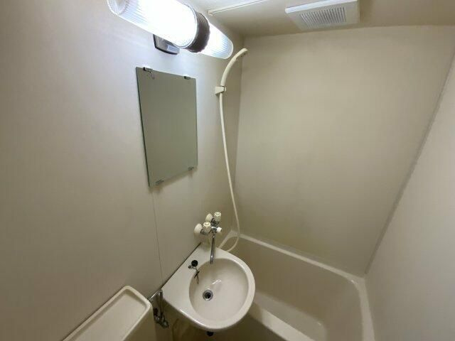 川崎市多摩区南生田３丁目のアパートの洗面所
