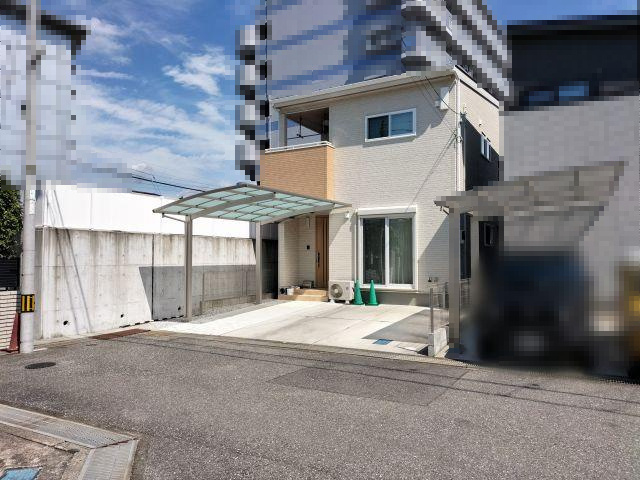 高知市朝倉甲　中古戸建ての前面道路含む現地写真