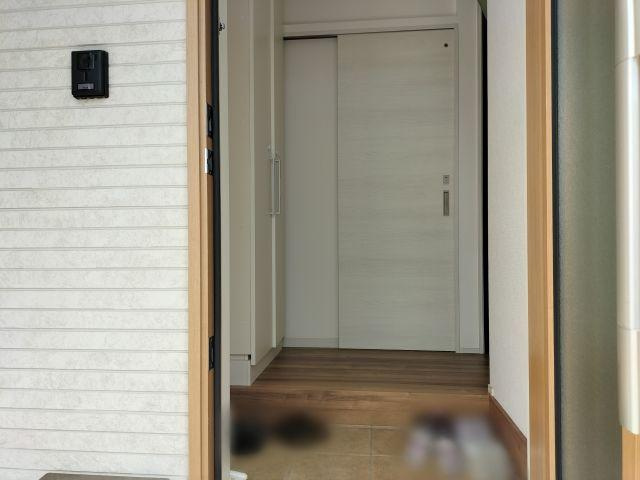 高知市朝倉甲　中古戸建ての玄関