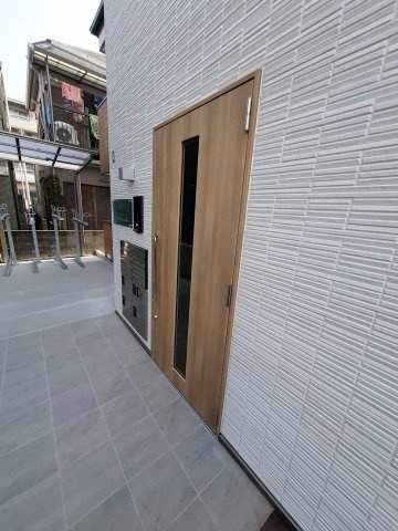 ペルルブランシェ九番町のエントランス