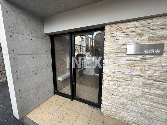 横浜市南区中里１丁目の賃貸マンションのエントランス