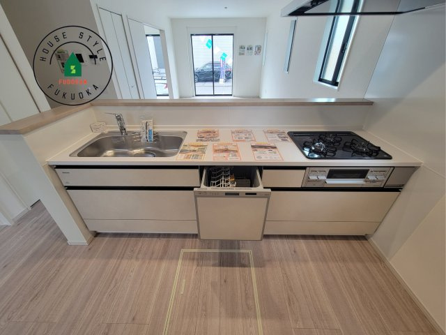 大野城市緑ヶ丘1丁目第1-1棟（1号棟）の内観：施工例|キッチン。グリル・食器洗い乾燥機・浄水器も完備。