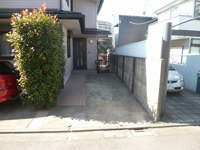 テラスクワトロA棟のエントランス