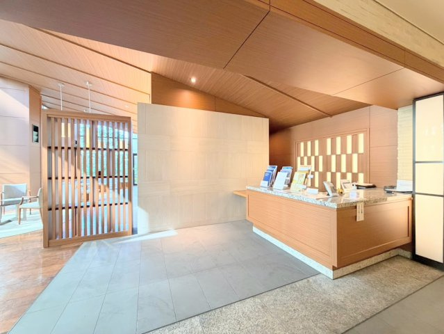 【その他共用部分】 | オハナ淵野辺ガーデニアシーズンレジデンス | ◆スタイリッシュなインテリアと丁寧な対応で、まるでホテルのラウンジのような上質な雰囲気を感じられる管理事務所。日々の暮らしをより豊かに彩る、オシャレで信頼できる管理体制が魅力です。