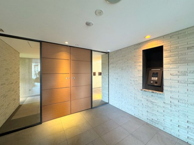 【その他共用部分】 | オハナ淵野辺ガーデニアシーズンレジデンス | ◆デザイン性も優れており、インテリアに馴染むスタイリッシュなオートロックです。機能性と美しさを両立しています。