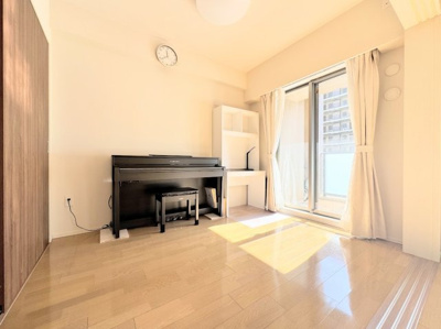 【洋室】 | オハナ淵野辺ガーデニアシーズンレジデンス | ◆気持ちの良い風が室内へ入り込む居室。家具を配置しても広々ご利用いただけます！！