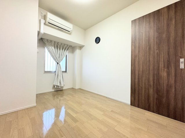 【洋室】 | オハナ淵野辺ガーデニアシーズンレジデンス | ◆子どものスタディ空間として、あるいは書斎やホビールームとして生活スタイルに合わせて使えるプライベートルーム。居心地のいい落ち着いたインテリアが似合います。