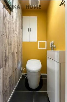 ランドシティ紅葉ヶ丘パークサイドのトイレ|アクセントクロスで個性的なトイレ空間です。