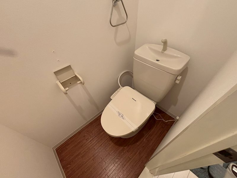 綾小路アパートメントのトイレ