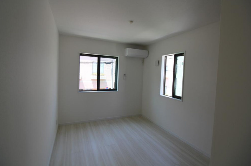 本庄町1丁目貸家の居間・リビング