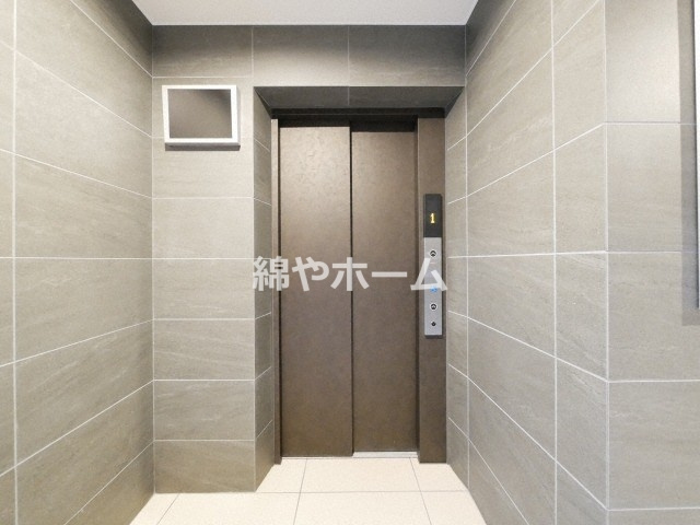 セオリー大阪パーチェのその他共用部分|ゆとりのあるエントランスです