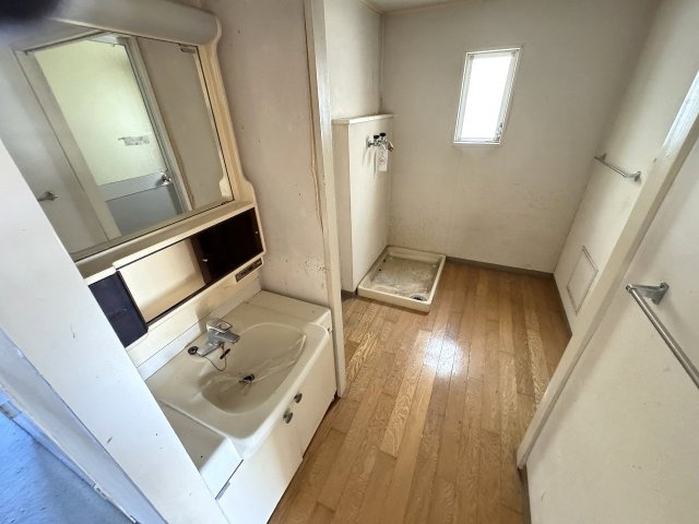 東鷲宮ニュータウン公園通りの独立洗面台|リフォーム提案はお任せください♪