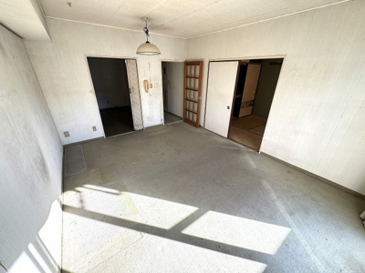 【居間・リビング】 | 東鷲宮ニュータウン公園通り | 陽当たりの良いリビング