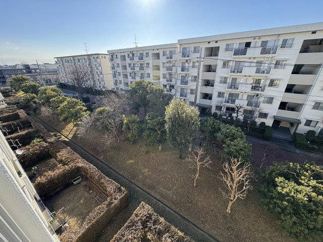 東鷲宮ニュータウン公園通りの外観|開放感のある現地