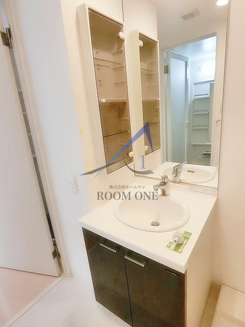 ブランネージュ多摩川の洗面所|独立洗面台です。