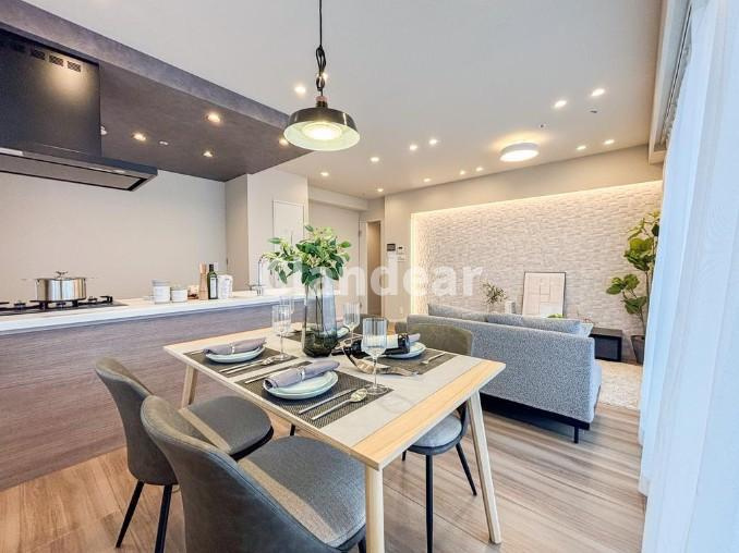 アトラスタワー北千住（千住ミルディス弐番館）の居間・リビング|ポカポカと明るいリビングダイニング♪明るいリビングは家族のコミュニケーションも弾みますね！