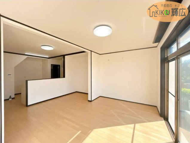 明石市魚住町清水　中古戸建の居間・リビング