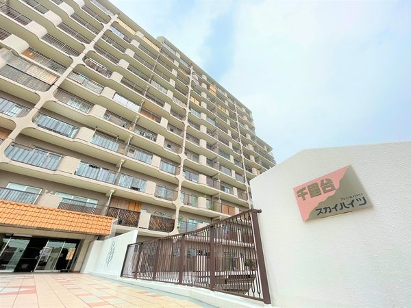 千里台スカイハイツC棟のエントランス
