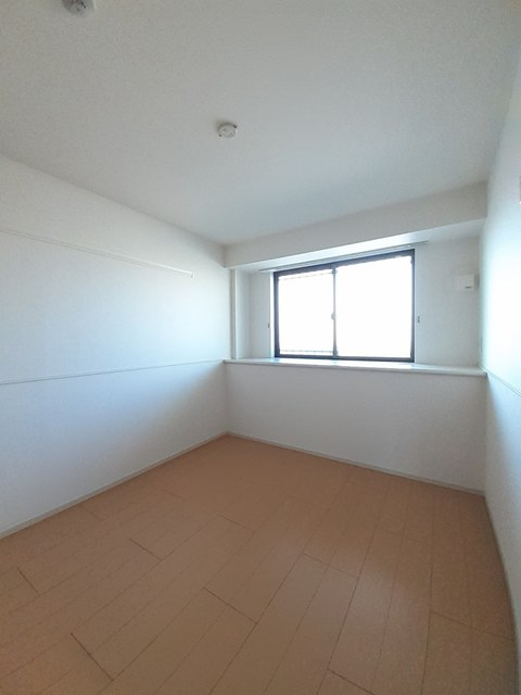 マーベラスの洋室