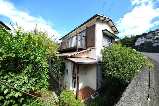 【外観】 | 伊東市川奈　戸建 | 道下の平坦地