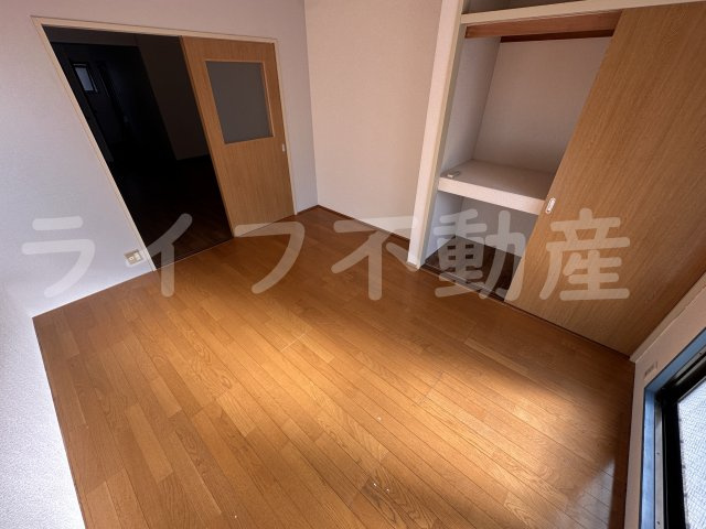 岡本マンションの居間・リビング