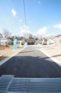 【前面道路含む現地写真】 | 【仲介手数料無料！！】日野市東豊田1丁目　建築条件付き売地（全5区画）5号地　3930万円