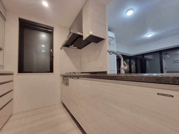 【キッチン】 | 【キッチン】カウンターキッチンとなっており、景色を楽しみながらお料理していただけます◎