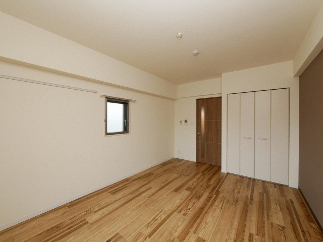 コンフォート弁天の洋室