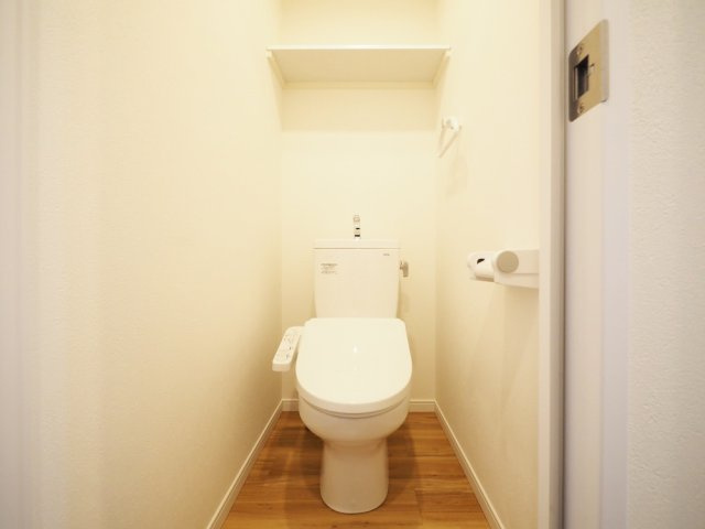 大阪市城東区野江４丁目の賃貸マンションのトイレ