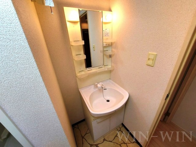 デルフィ・カーサの独立洗面台