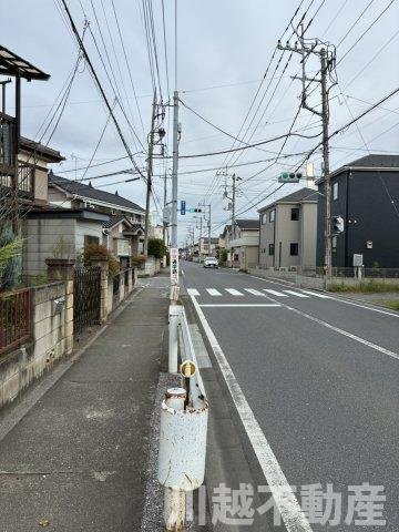川越市石原町２丁目 30坪売地の前面道路含む現地写真