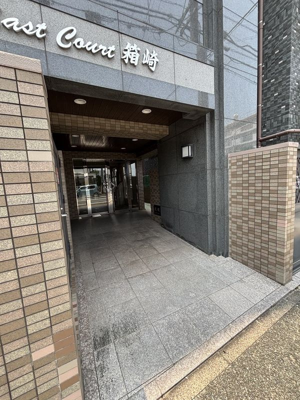 福岡市東区筥松２丁目の賃貸マンションのエントランス