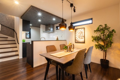 【居間・リビング】 | マイタウン佐井寺プレミアム◇◆全8区画◇◆自由設計◇◆ | 【同社施工例写真】
床材・・・Panasonic製が標準仕様！
LDKには、床暖房3か所標準で付いています♪