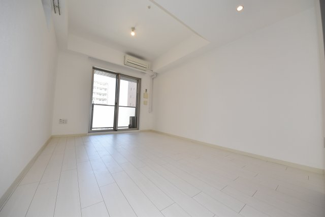 グラン心斎橋イーストの居間・リビング