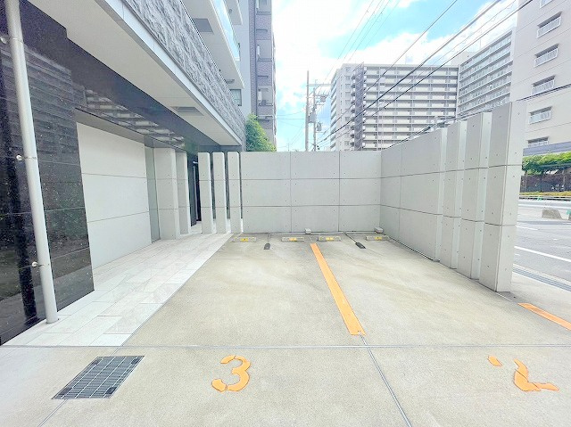 S-RESIDENCE新大阪Ridenteの駐車場