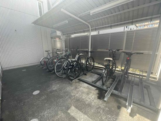 ガーデン都立大の駐車場