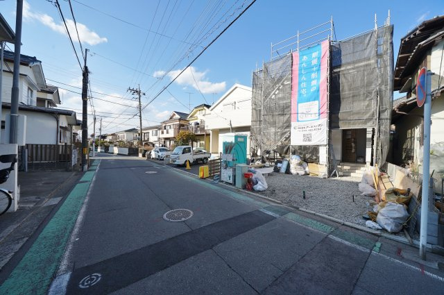 【横浜市瀬谷区宮沢2丁目15-8全2棟新築戸建て】★仲介手数料無料★（南瀬谷小学校・南瀬谷中学校）の前面道路含む現地写真