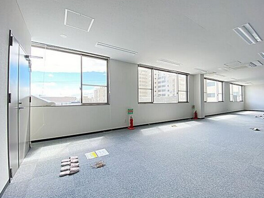 クレストビルの内装