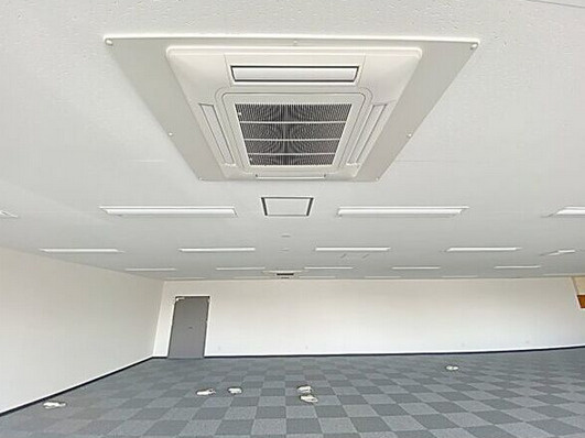 クレストビルの内装