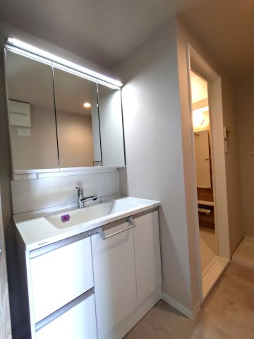 ブリティッシュ・ティンバー泉佐野スウィートの洗面所|スペースが確保できる洗面所です