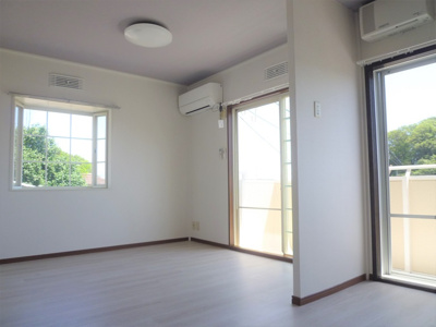 【居間・リビング】 | ヴィラさつき台 | ゆったりとしたリビングです