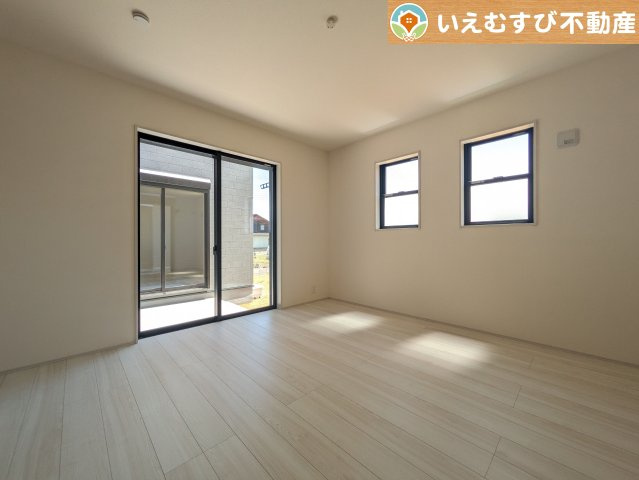 Livele Garden.S　深谷田中第3の洋室|シンプルで明るいお部屋
2面採光で日当り良好！シンプルなお部屋なので自分で家具を選ぶのが楽しみですね！