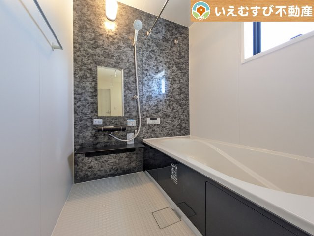 Livele Garden.S　深谷田中第3の浴室|クールなグレーが高級感を演出
おしゃれな雰囲気の浴室。ゆとりの空間で一日の疲れをしっかりリセット♪
