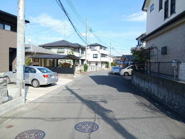 東松山市美原町1丁目　中古戸建のその他|前面道路
