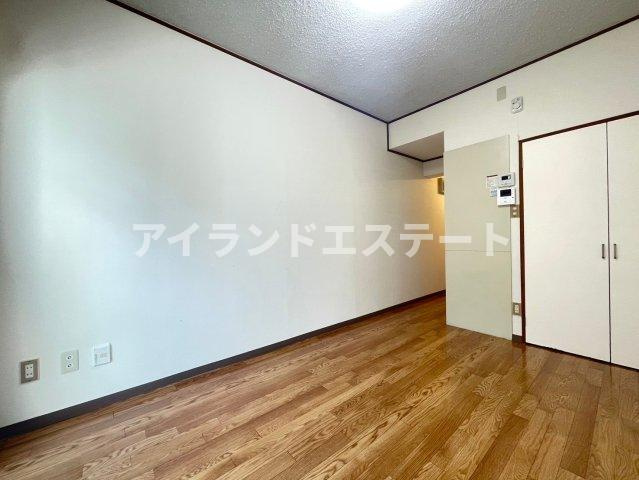 ハイツニュータカバ　ネット無料　角部屋　学生おすすめの居間・リビング